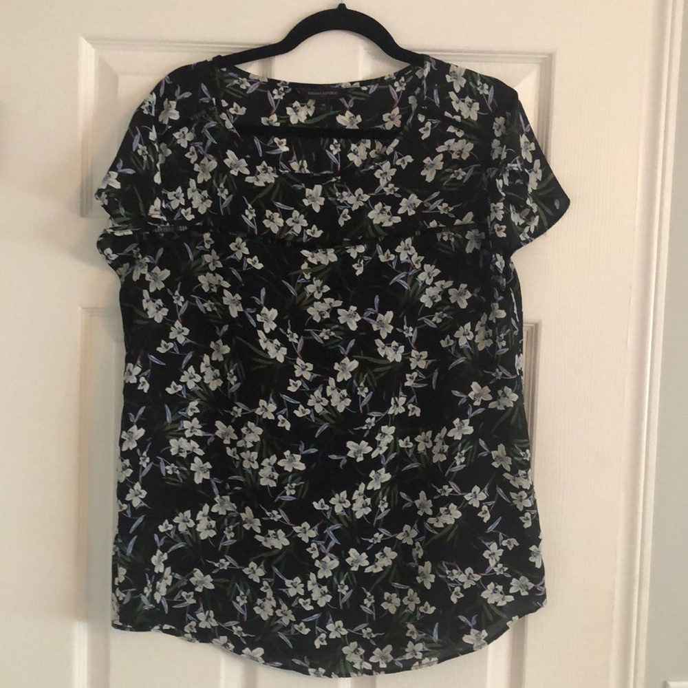 Banana republic blouse size medium